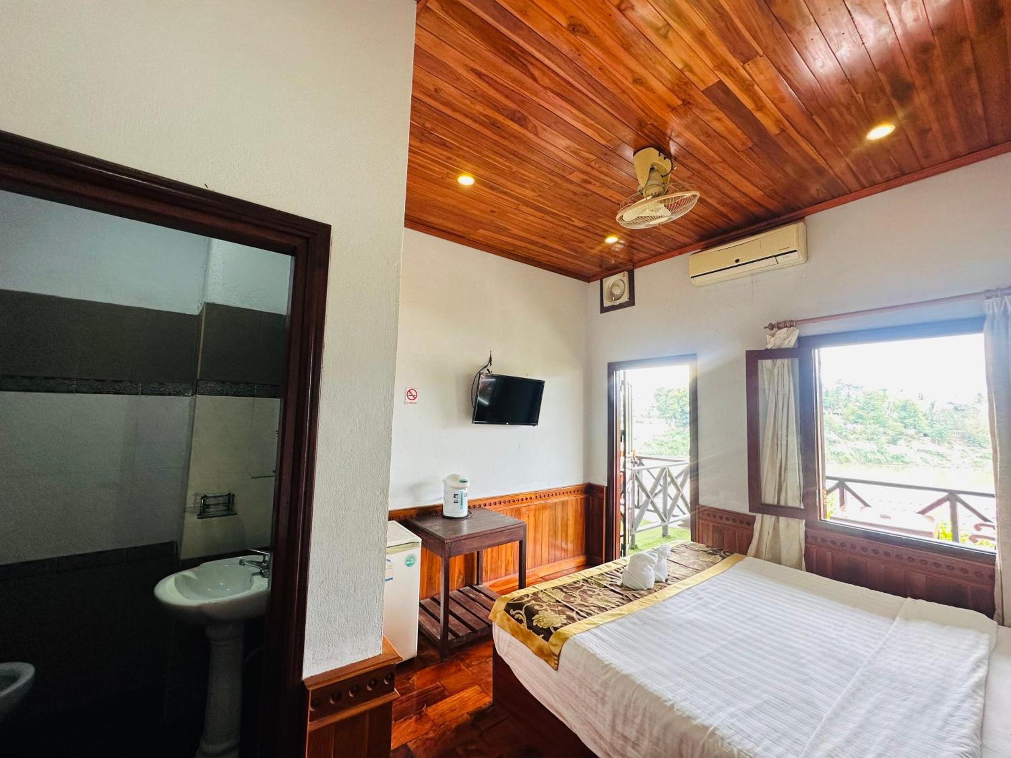 Kingkham Riverside Hotel Luang Prabang Exterior photo